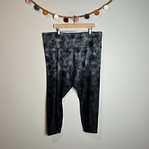 Athleta Elation Patterned 7/8 Tights Black and Grey tie dye - Picture 1 of 6